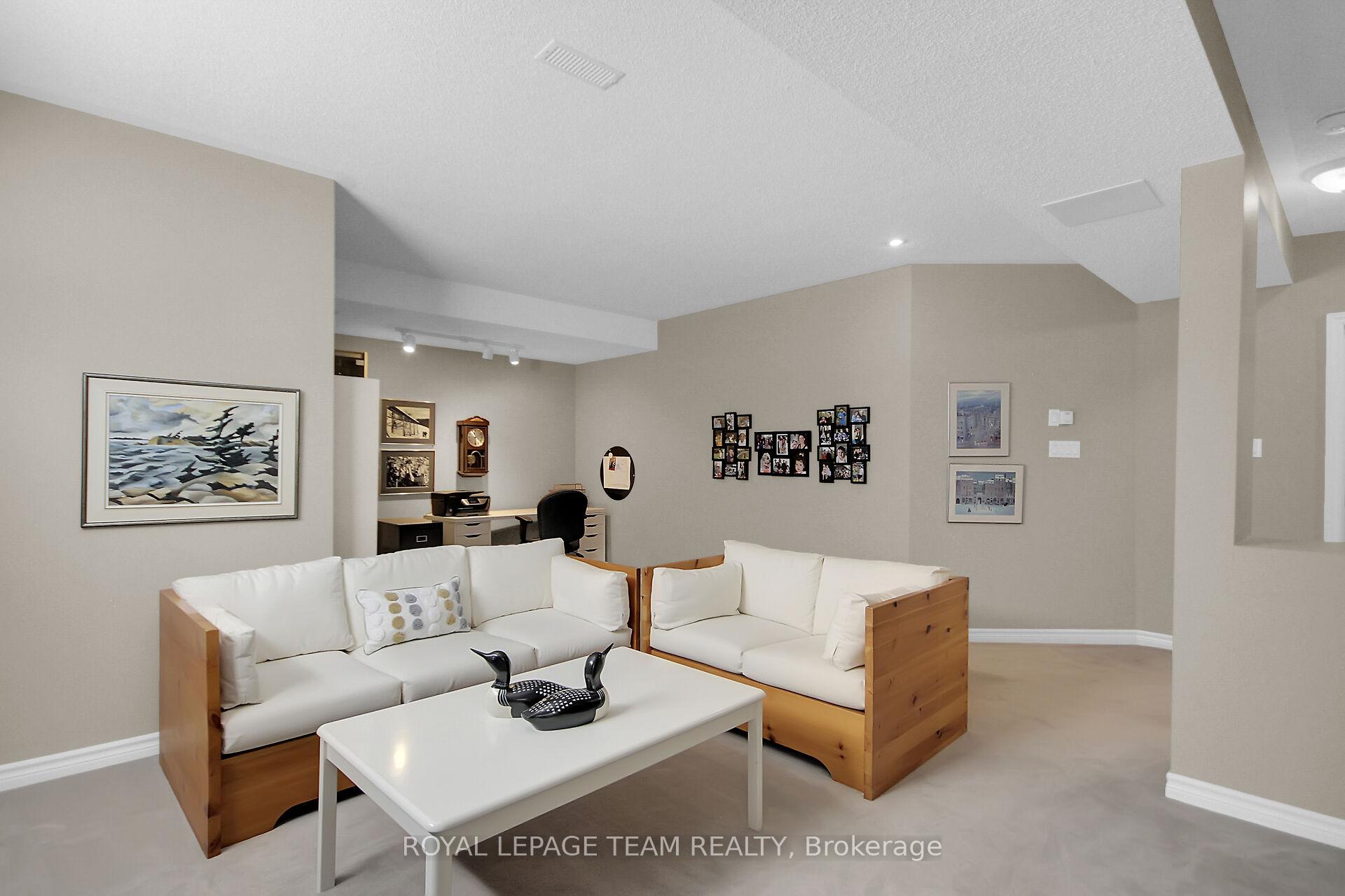 Photo 34 of 108 Granite Court, Ottawa, Kanata - Emerald Meadows/Trailwest — HOMEH