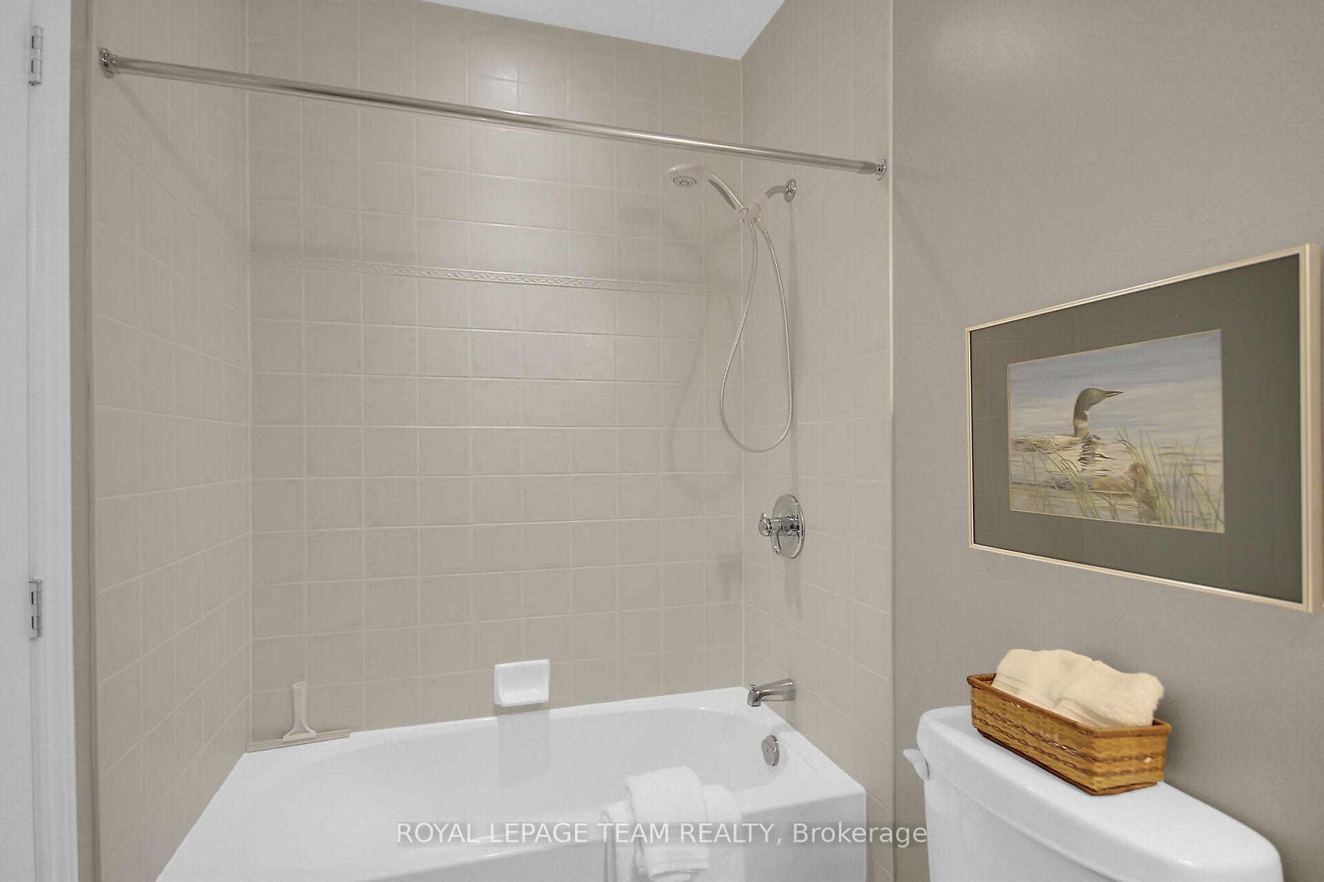 Photo 40 of 108 Granite Court, Ottawa, Kanata - Emerald Meadows/Trailwest — HOMEH