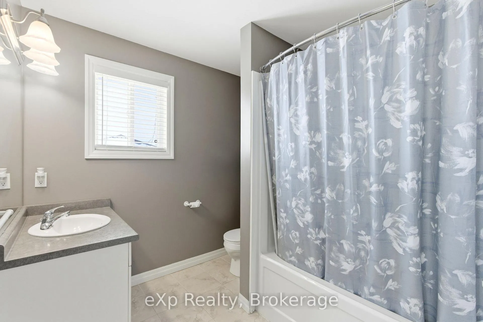 Photo 31 of 135 Maxwell Street, St. Marys — HOMEH