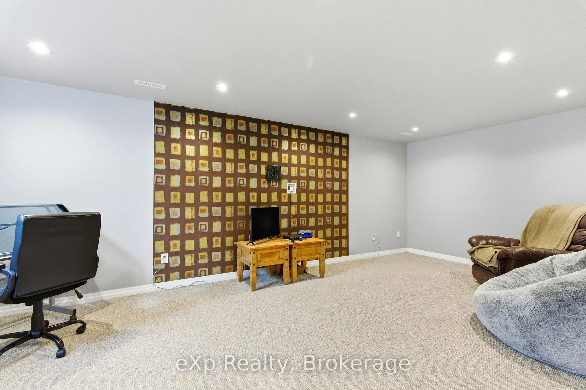 Photo 35 of 135 Maxwell Street, St. Marys — HOMEH