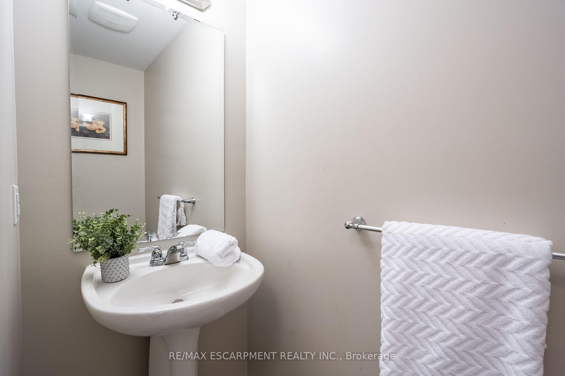 Photo 10 of 86 Summerberry Way, Hamilton, Carpenter — HOMEH