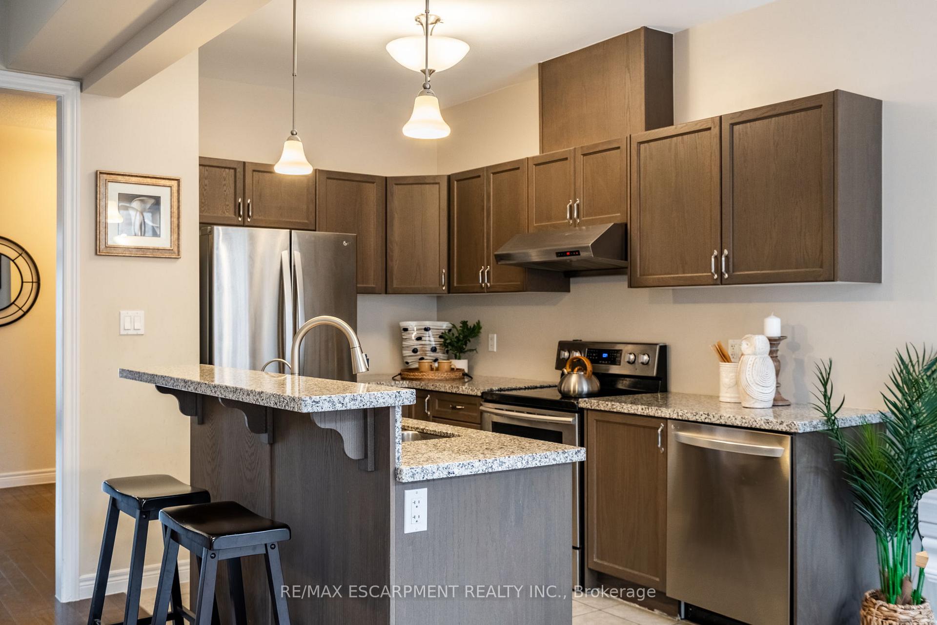 Photo 16 of 86 Summerberry Way, Hamilton, Carpenter — HOMEH
