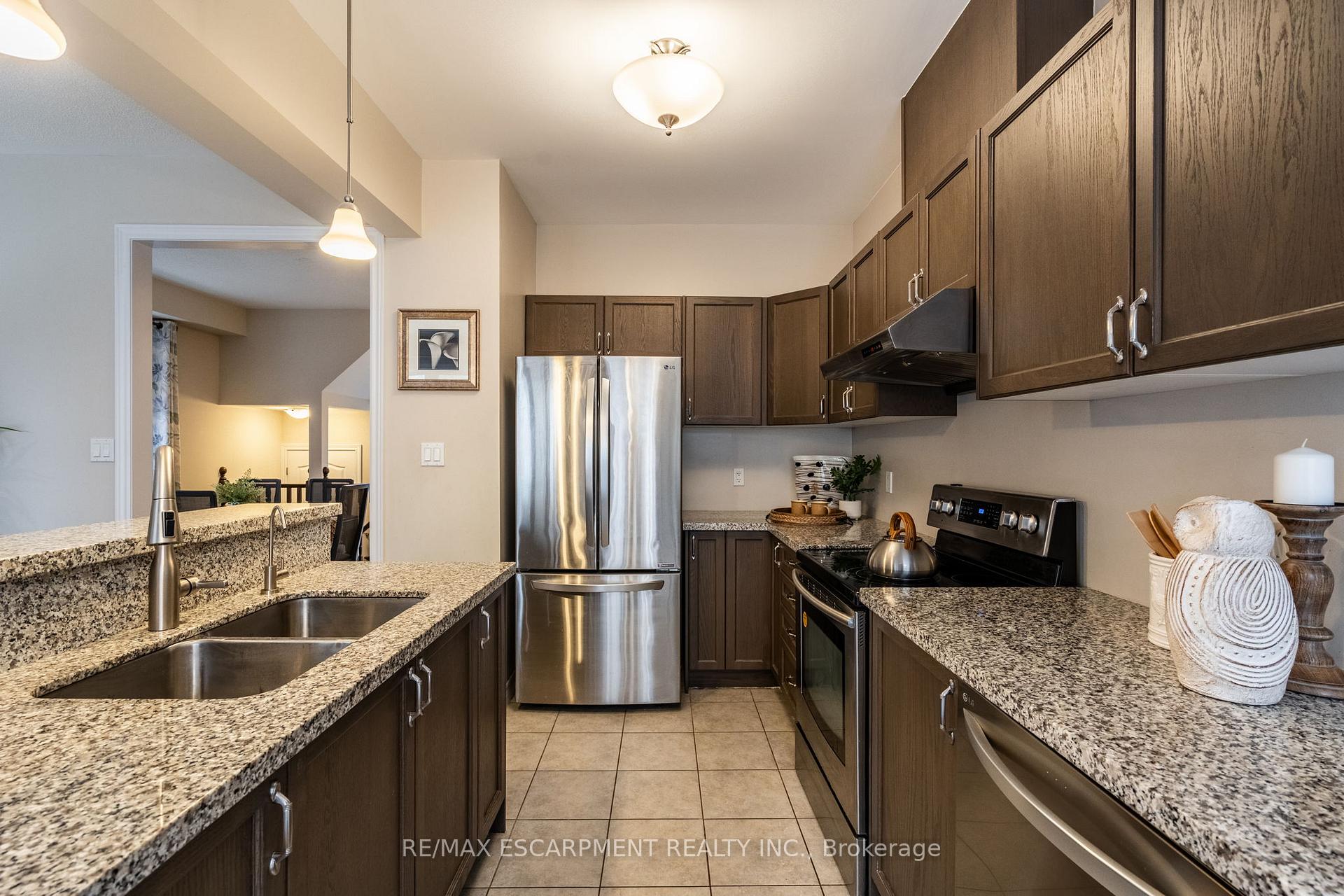 Photo 17 of 86 Summerberry Way, Hamilton, Carpenter — HOMEH