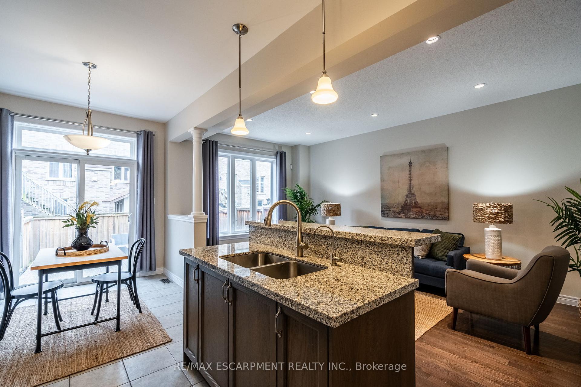 Photo 18 of 86 Summerberry Way, Hamilton, Carpenter — HOMEH