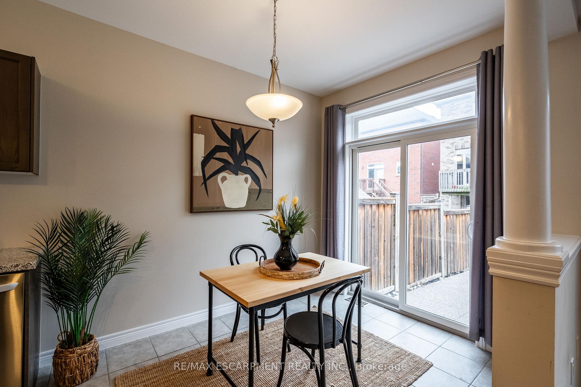 Photo 20 of 86 Summerberry Way, Hamilton, Carpenter — HOMEH