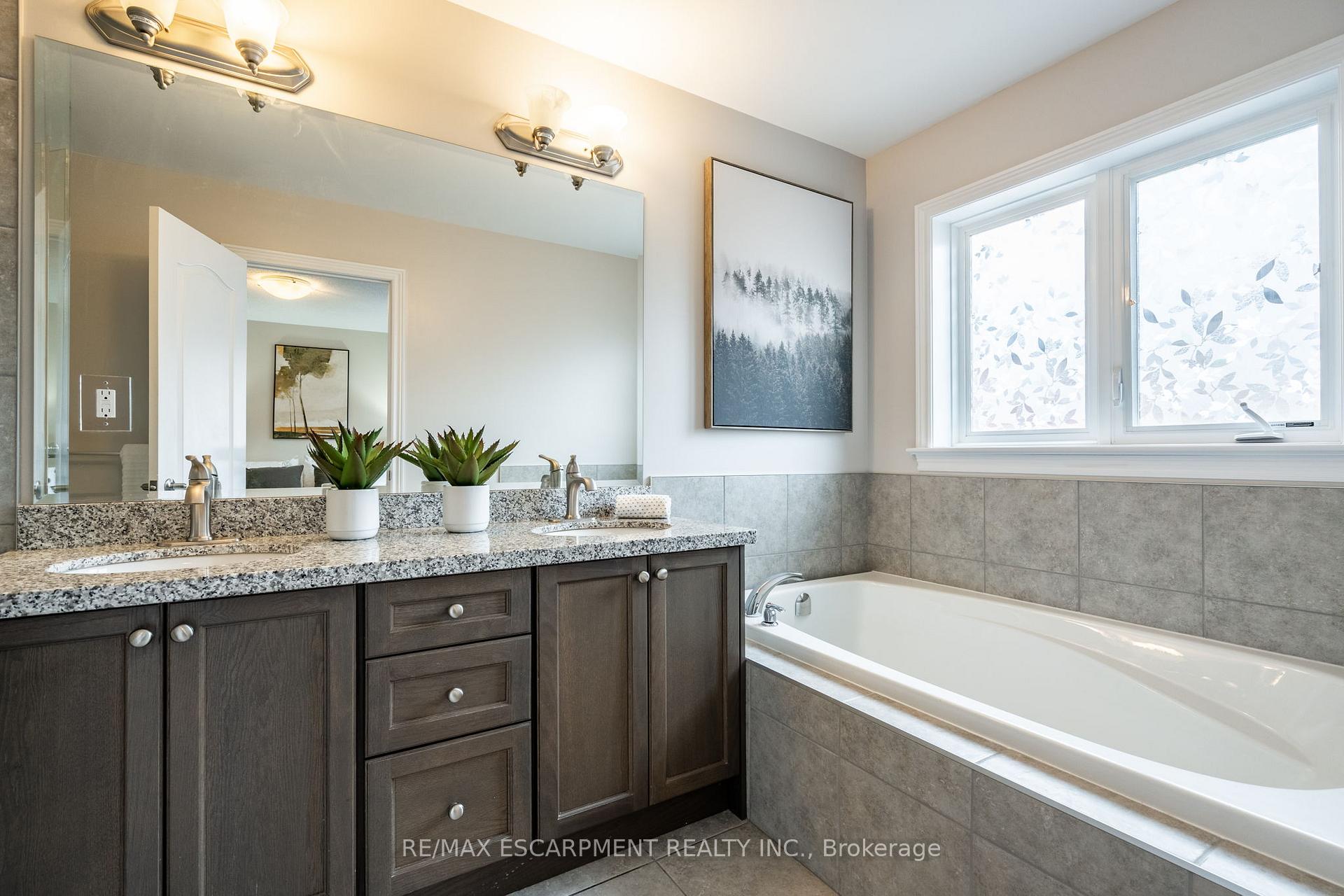 Photo 46 of 86 Summerberry Way, Hamilton, Carpenter — HOMEH