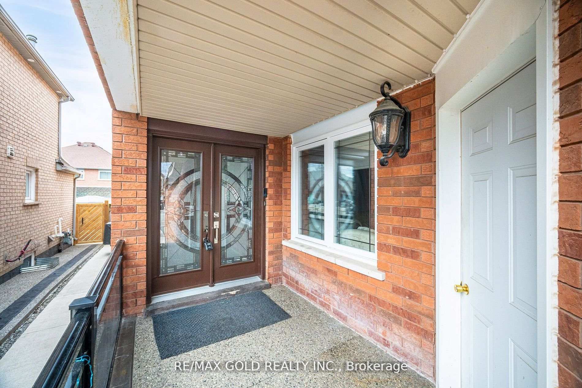 Photo 4 of 96 Wildberry Crescent, Brampton, Sandringham-Wellington — HOMEH