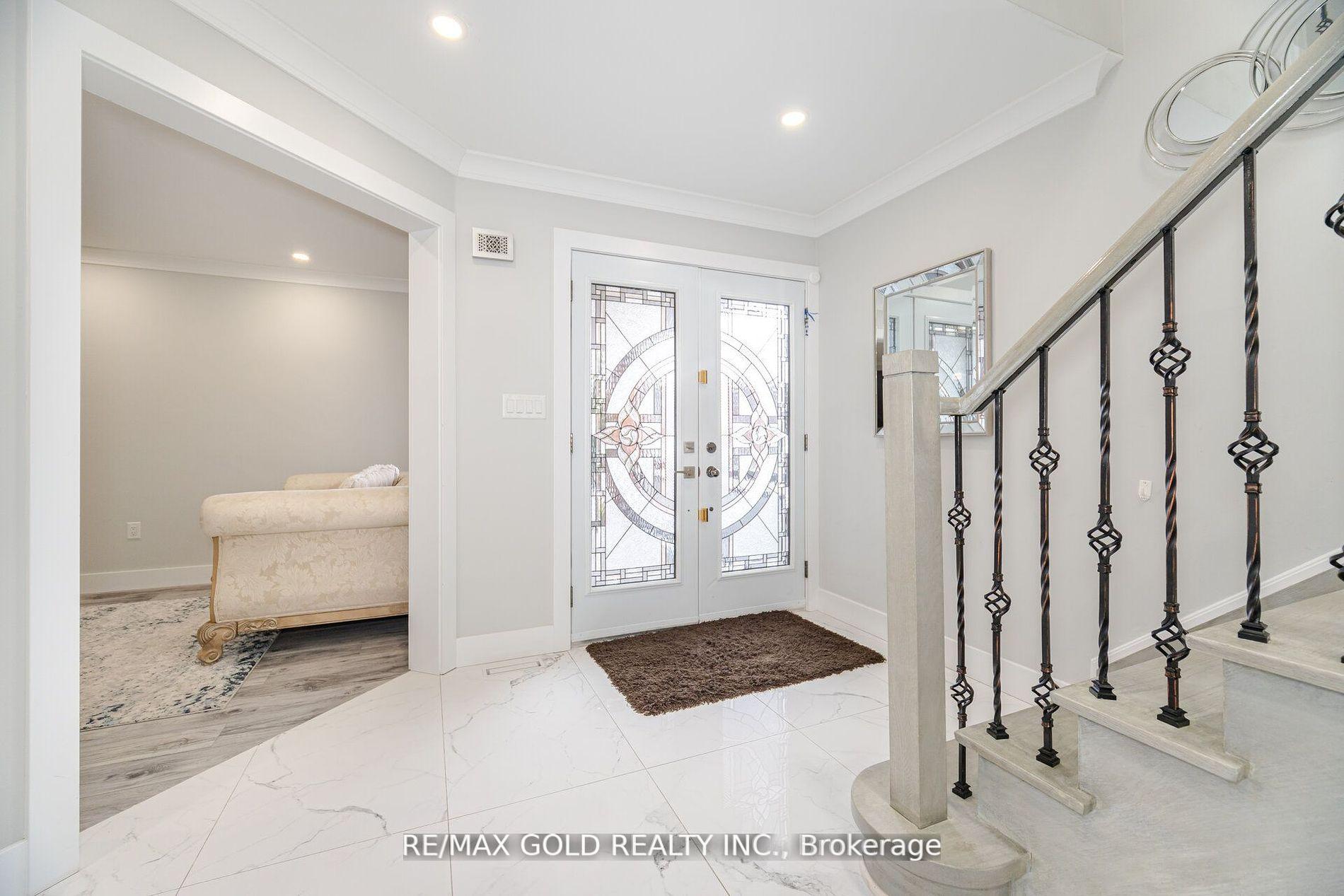 Photo 5 of 96 Wildberry Crescent, Brampton, Sandringham-Wellington — HOMEH