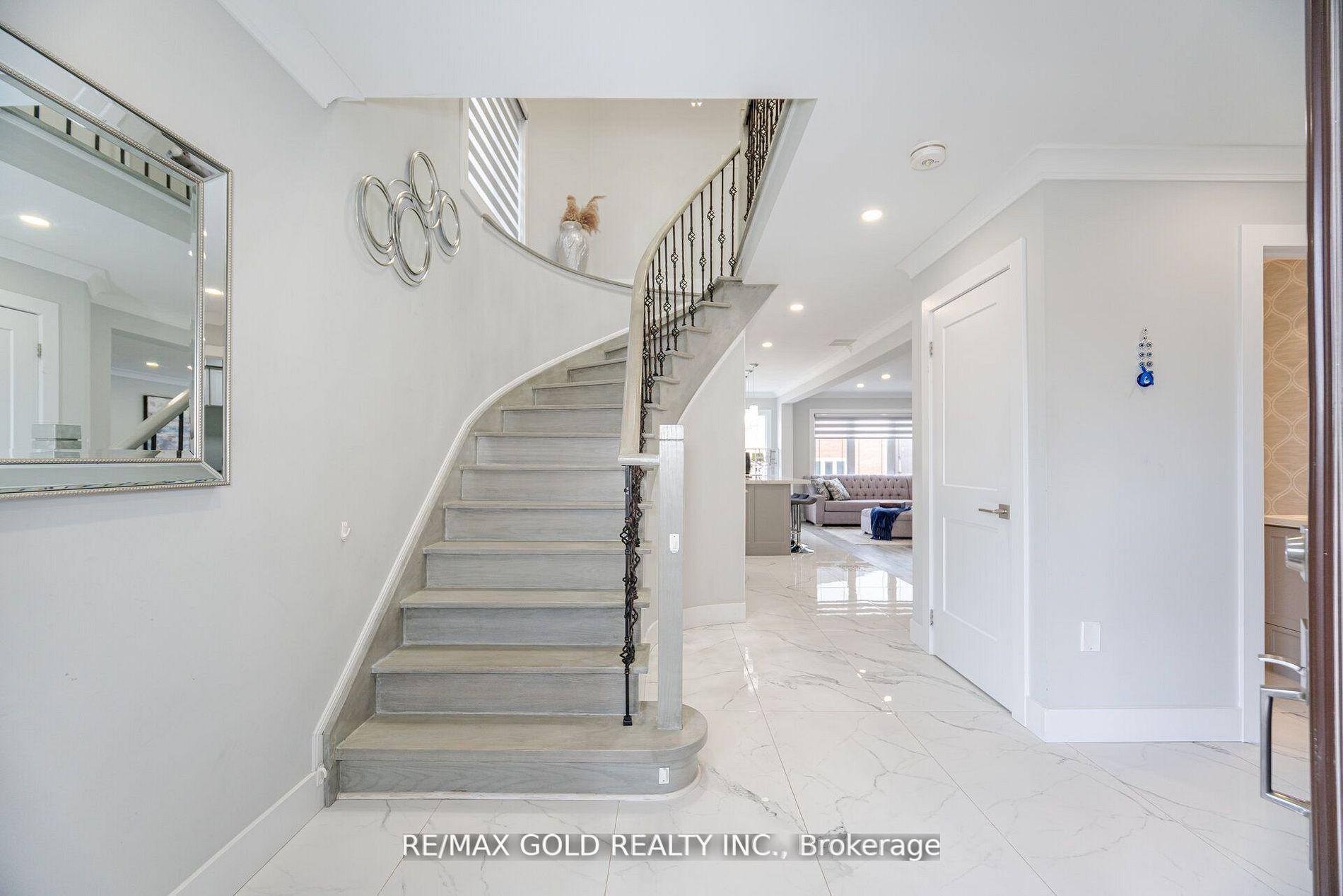 Photo 6 of 96 Wildberry Crescent, Brampton, Sandringham-Wellington — HOMEH