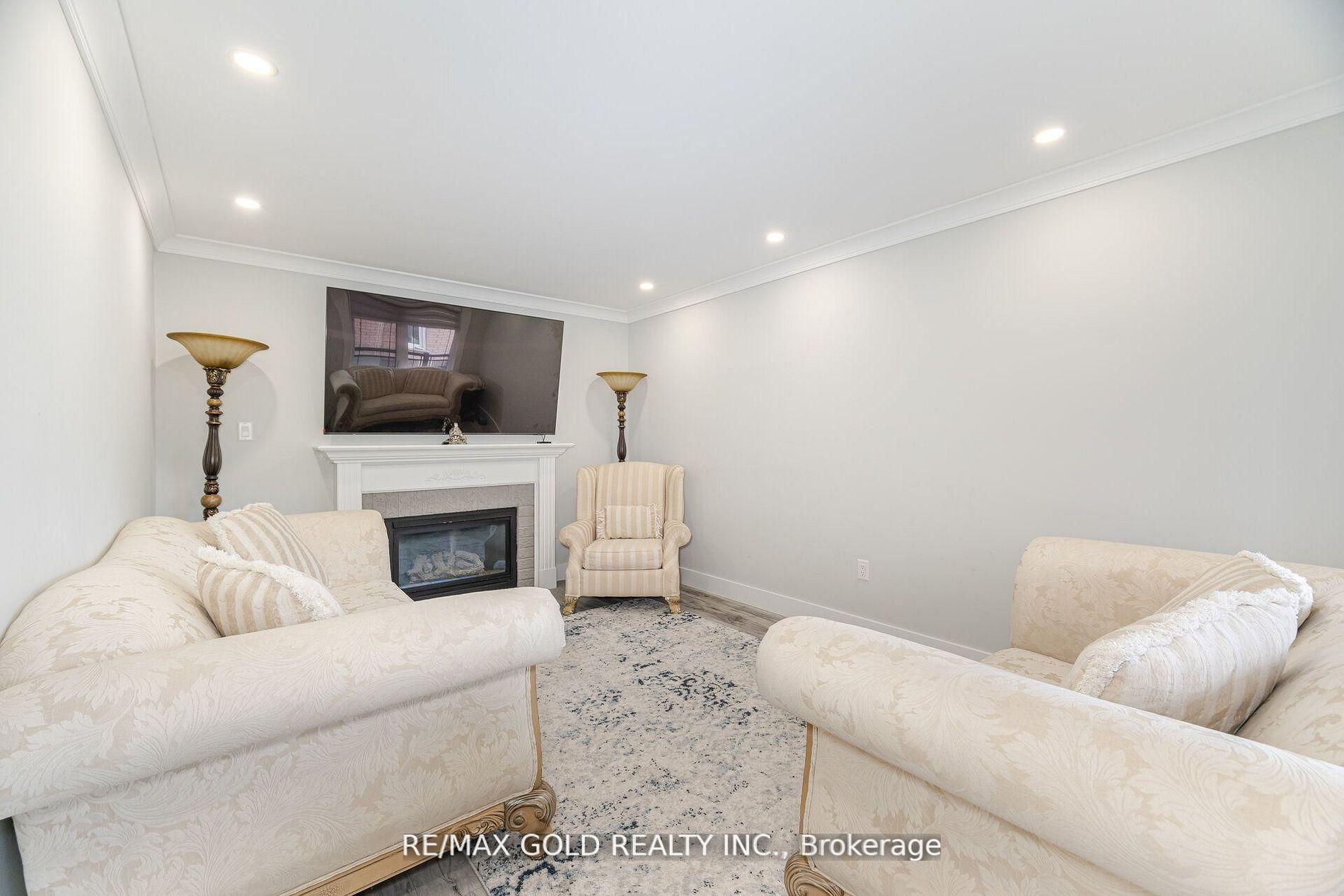 Photo 7 of 96 Wildberry Crescent, Brampton, Sandringham-Wellington — HOMEH