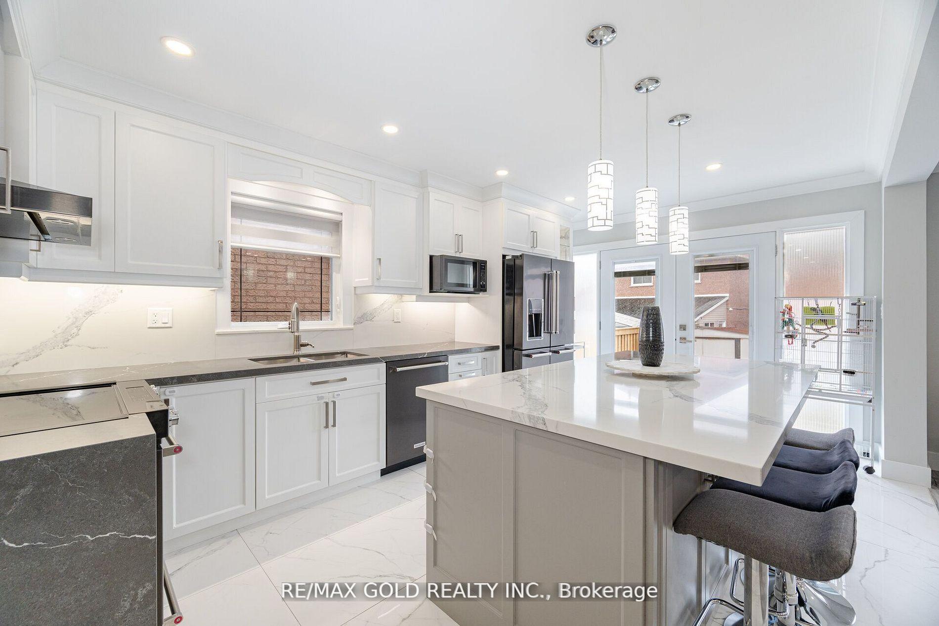 Photo 12 of 96 Wildberry Crescent, Brampton, Sandringham-Wellington — HOMEH