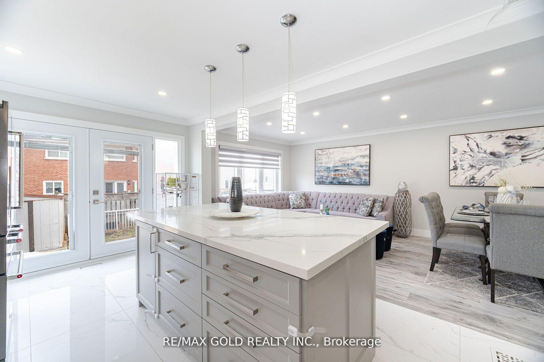 Photo 13 of 96 Wildberry Crescent, Brampton, Sandringham-Wellington — HOMEH