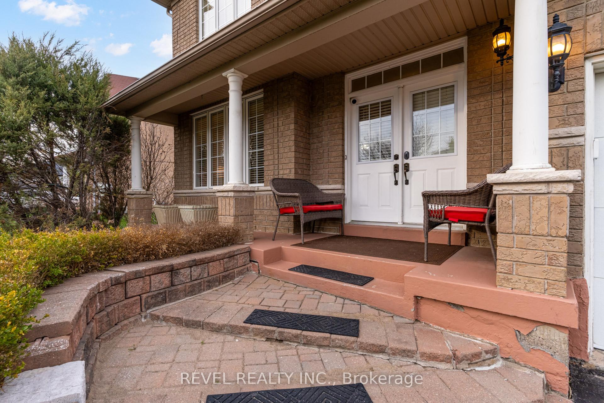 Photo 4 of 32 Martineau Road, Brampton, Bram East — HOMEH