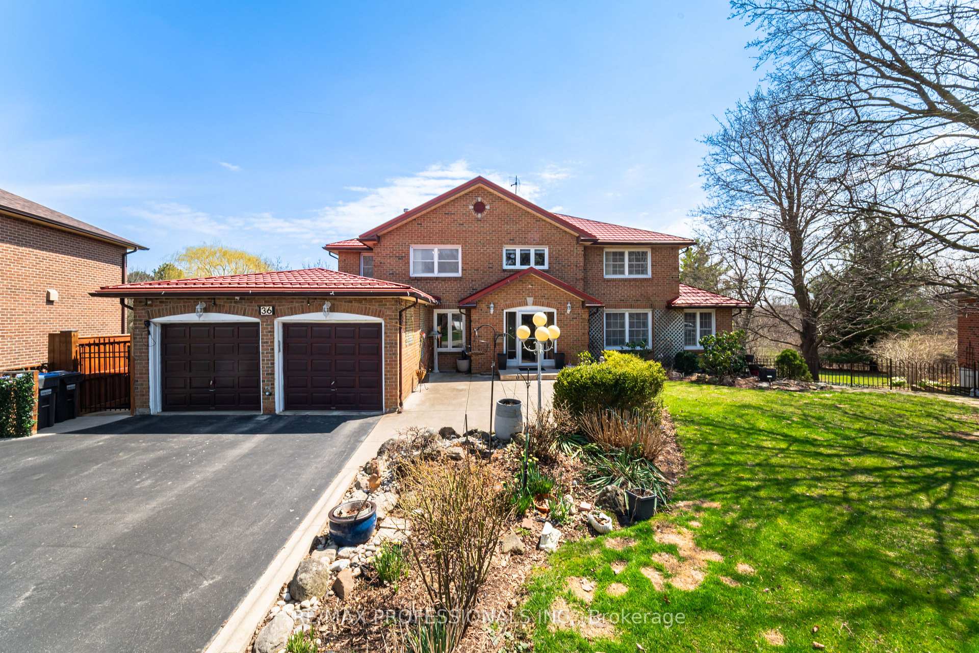 Photo 1 of 36 Dawnridge Trail, Brampton, Heart Lake West — HOMEH