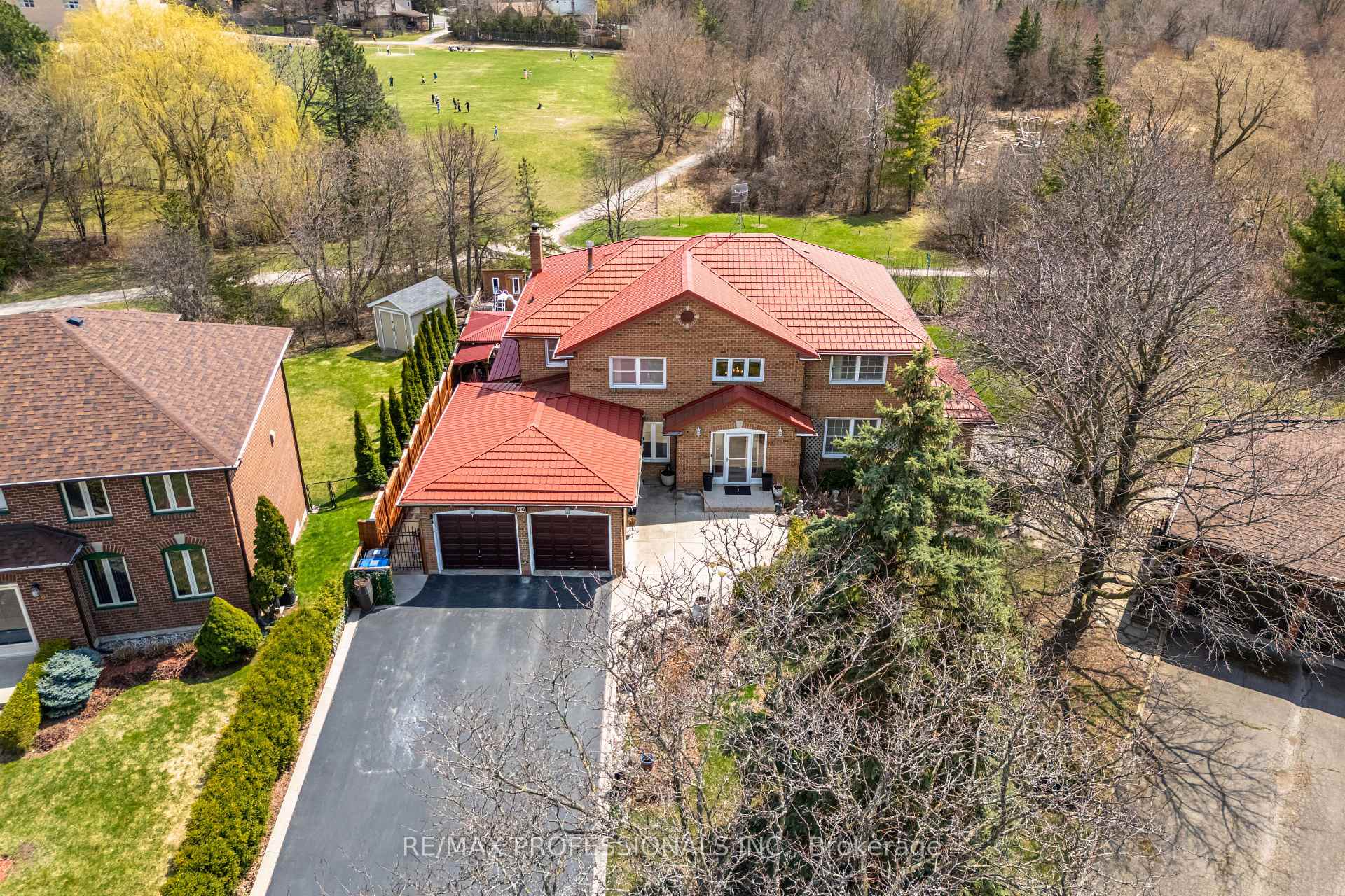 Photo 2 of 36 Dawnridge Trail, Brampton, Heart Lake West — HOMEH