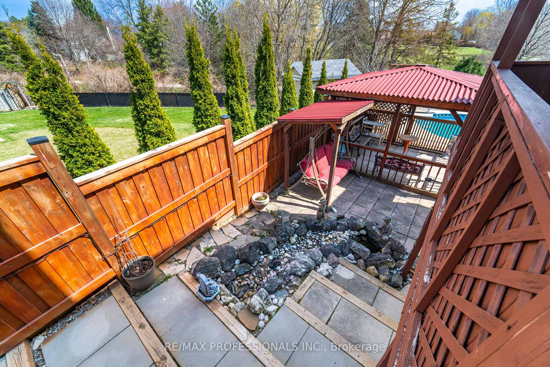 Photo 23 of 36 Dawnridge Trail, Brampton, Heart Lake West — HOMEH