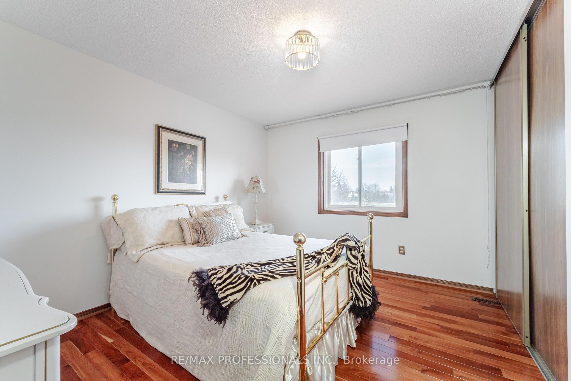 Photo 34 of 36 Dawnridge Trail, Brampton, Heart Lake West — HOMEH