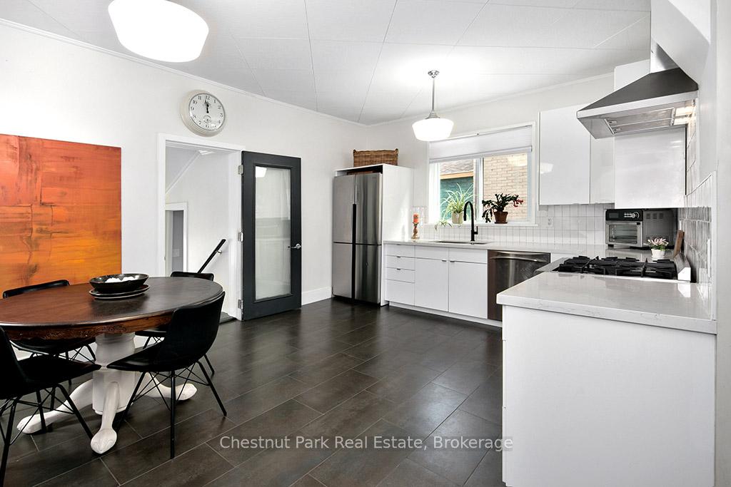 Photo 13 of 187 Fifth Street, Collingwood — HOMEH