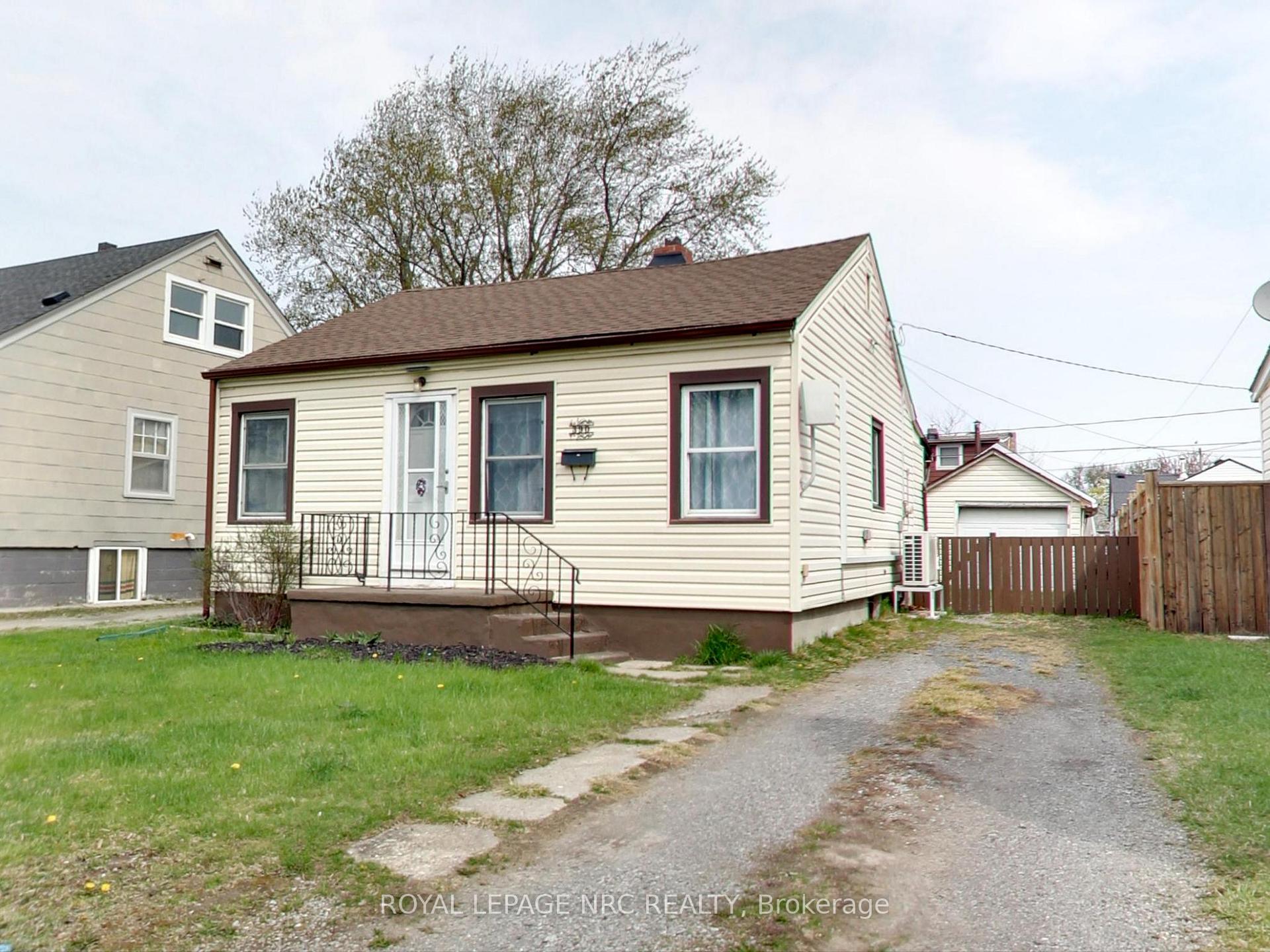 Photo 3 of 390 Gatfield Avenue, Welland, Lincoln/Crowland — HOMEH