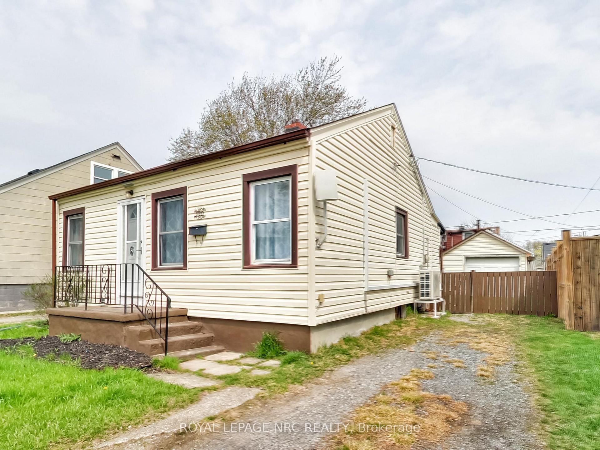 Photo 6 of 390 Gatfield Avenue, Welland, Lincoln/Crowland — HOMEH