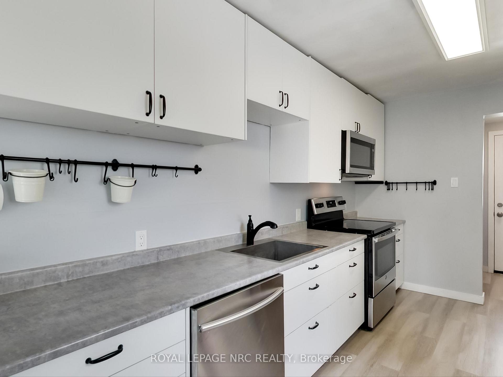 Photo 66 of 390 Gatfield Avenue, Welland, Lincoln/Crowland — HOMEH