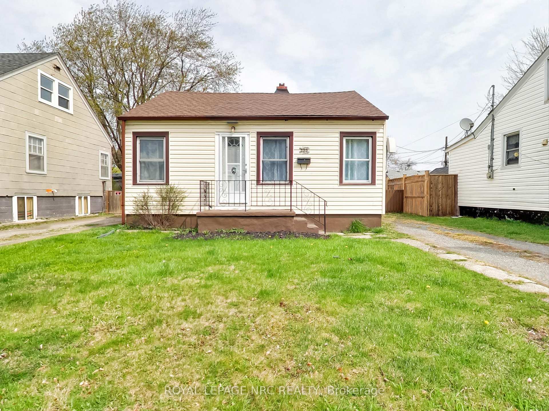 Photo 2 of 390 Gatfield Avenue, Welland, Lincoln/Crowland — HOMEH