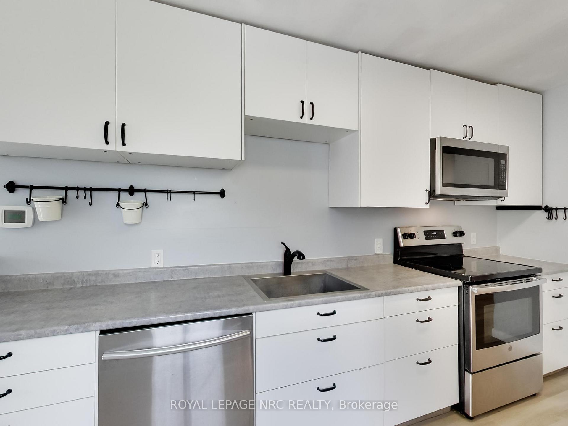 Photo 47 of 390 Gatfield Avenue, Welland, Lincoln/Crowland — HOMEH