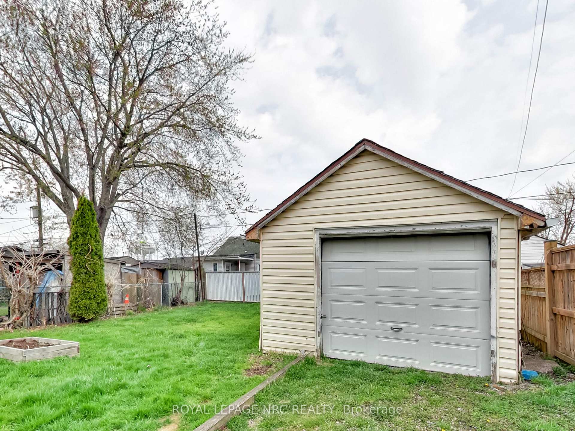 Photo 54 of 390 Gatfield Avenue, Welland, Lincoln/Crowland — HOMEH