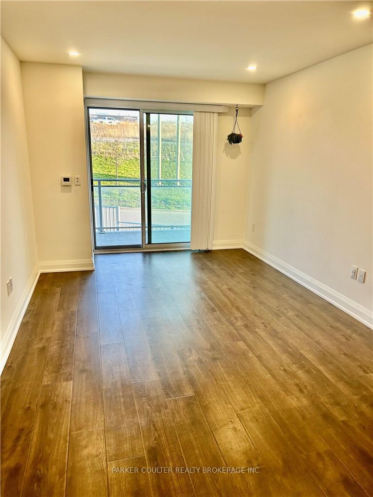 Photo 5 of Unit 215, 58 Lakeside Terrace, Barrie, Little Lake — HOMEH