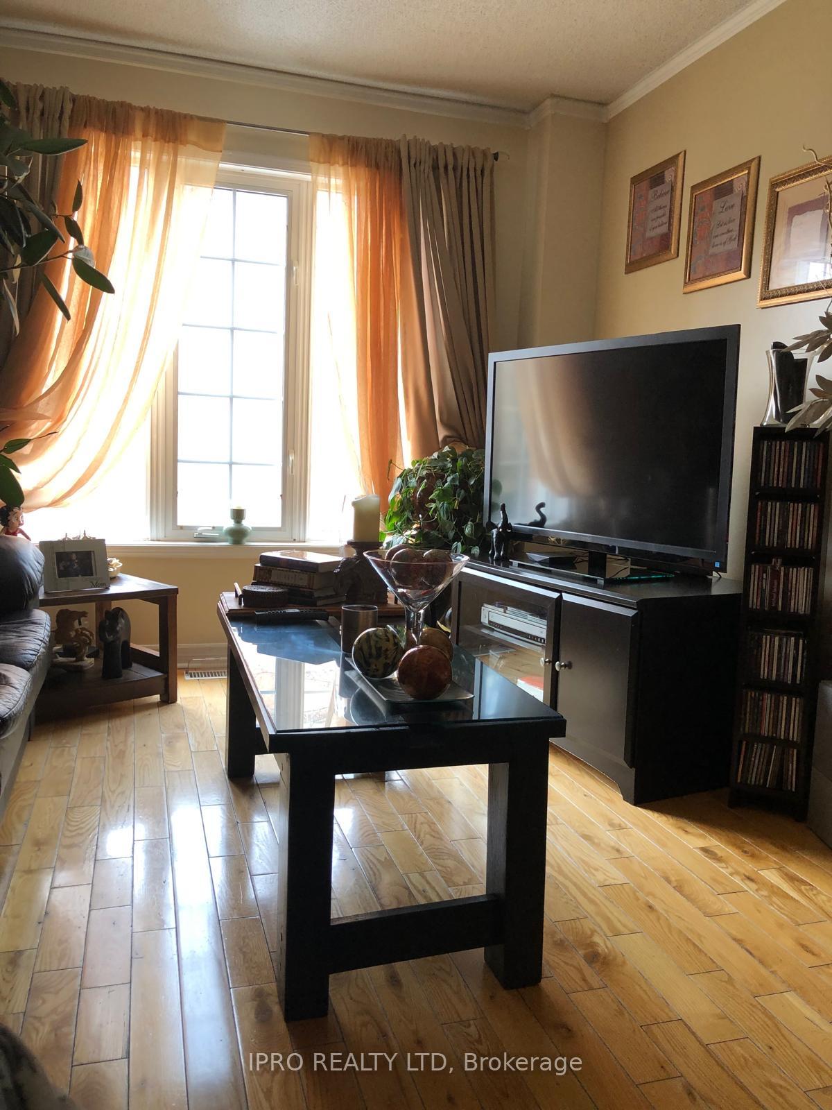 Photo 2 of Unit 122, 57 Brickyard Way, Brampton, Brampton North — HOMEH