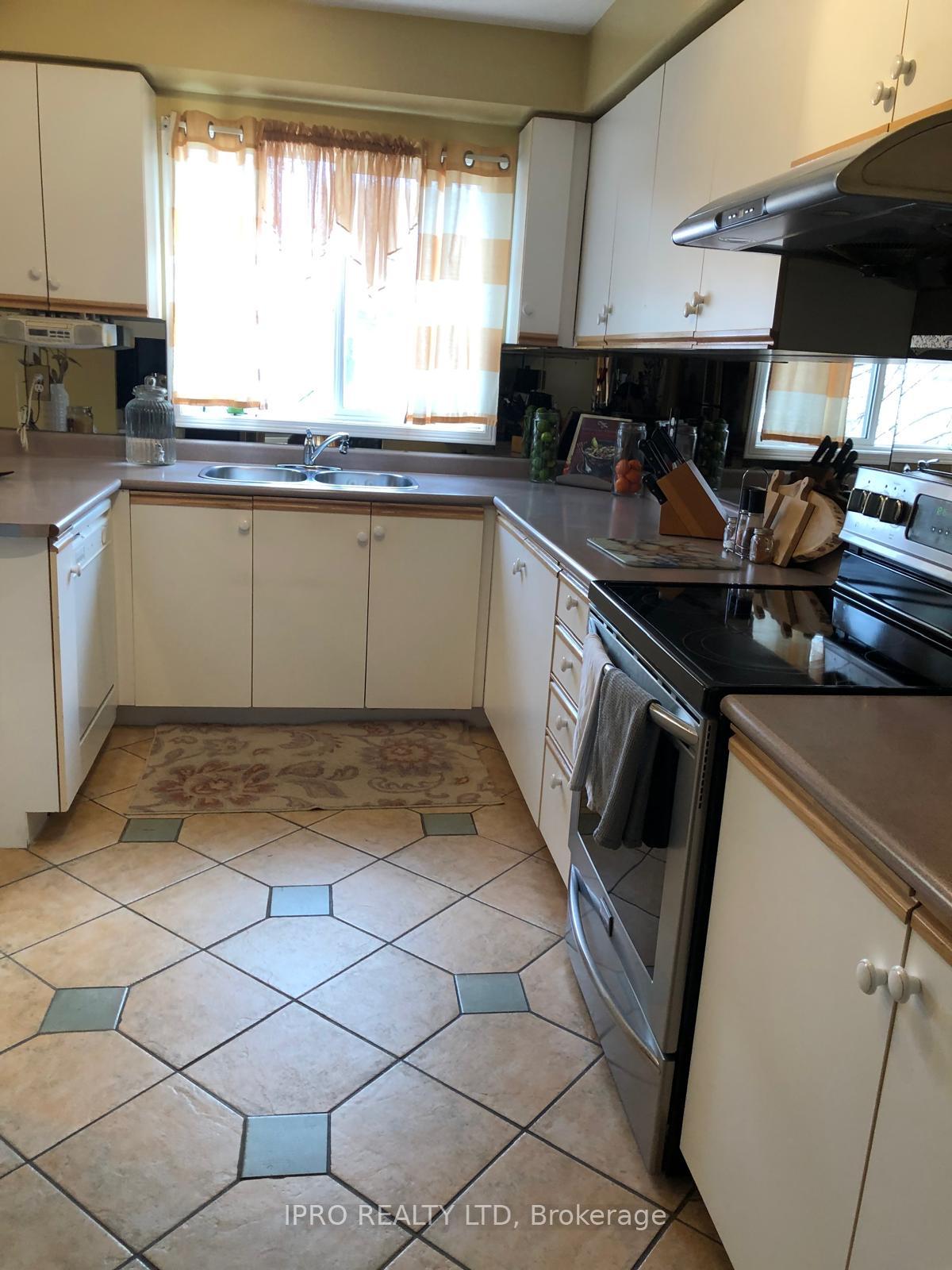 Photo 3 of Unit 122, 57 Brickyard Way, Brampton, Brampton North — HOMEH