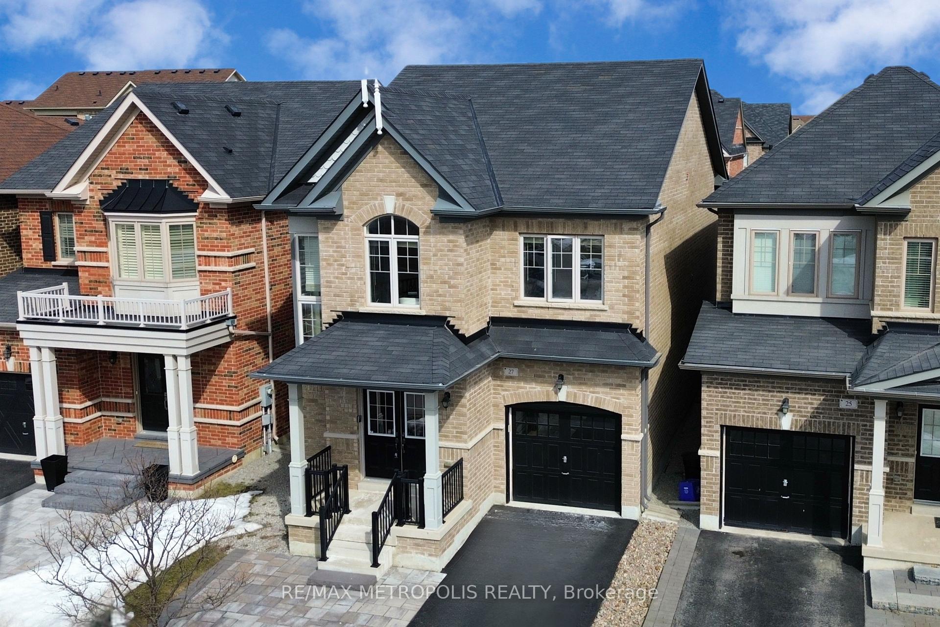 Front of 27 Dunedin Drive