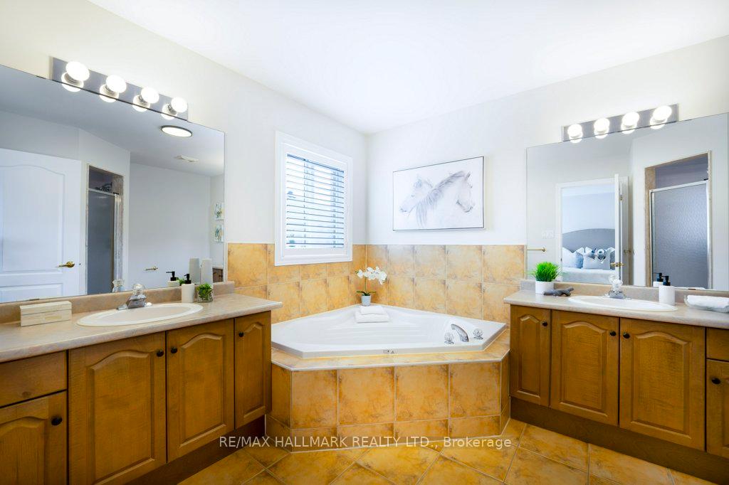 Photo 21 of 19 Perivale Gardens, Aurora, Bayview Wellington — HOMEH