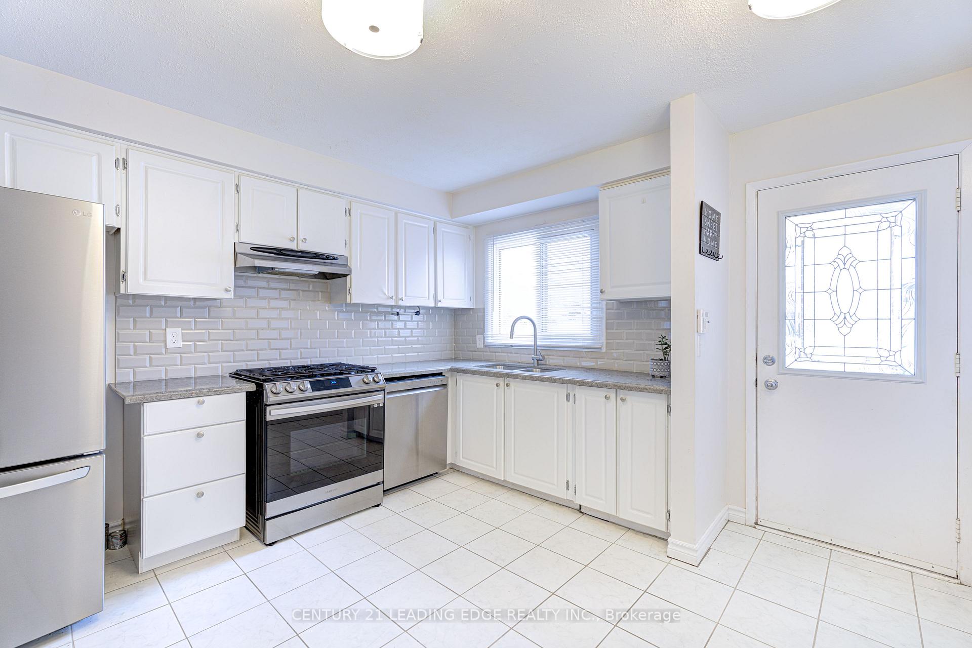 Photo 5 of 22 Clearview Court N, Brampton, Heart Lake West — HOMEH