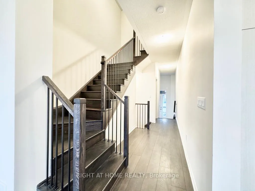 Photo 5 of 135 Greer Street, Barrie, Rural Barrie Southeast — HOMEH