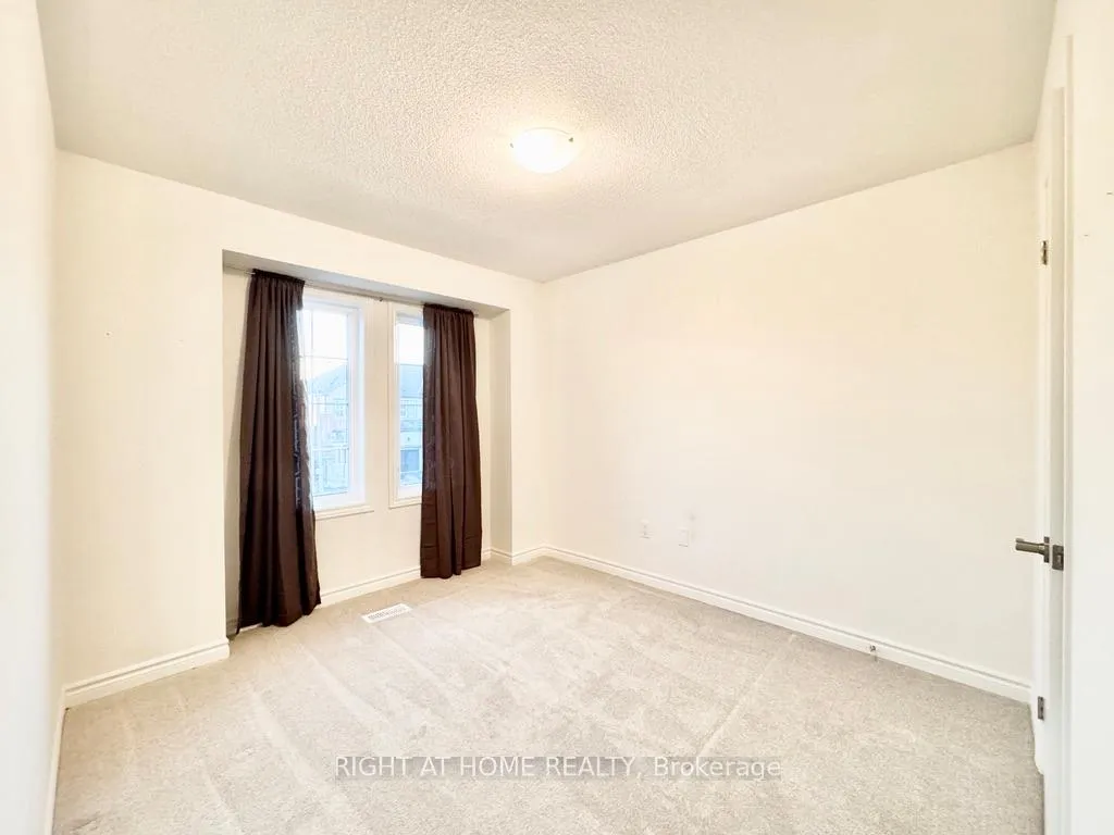 Photo 9 of 135 Greer Street, Barrie, Rural Barrie Southeast — HOMEH