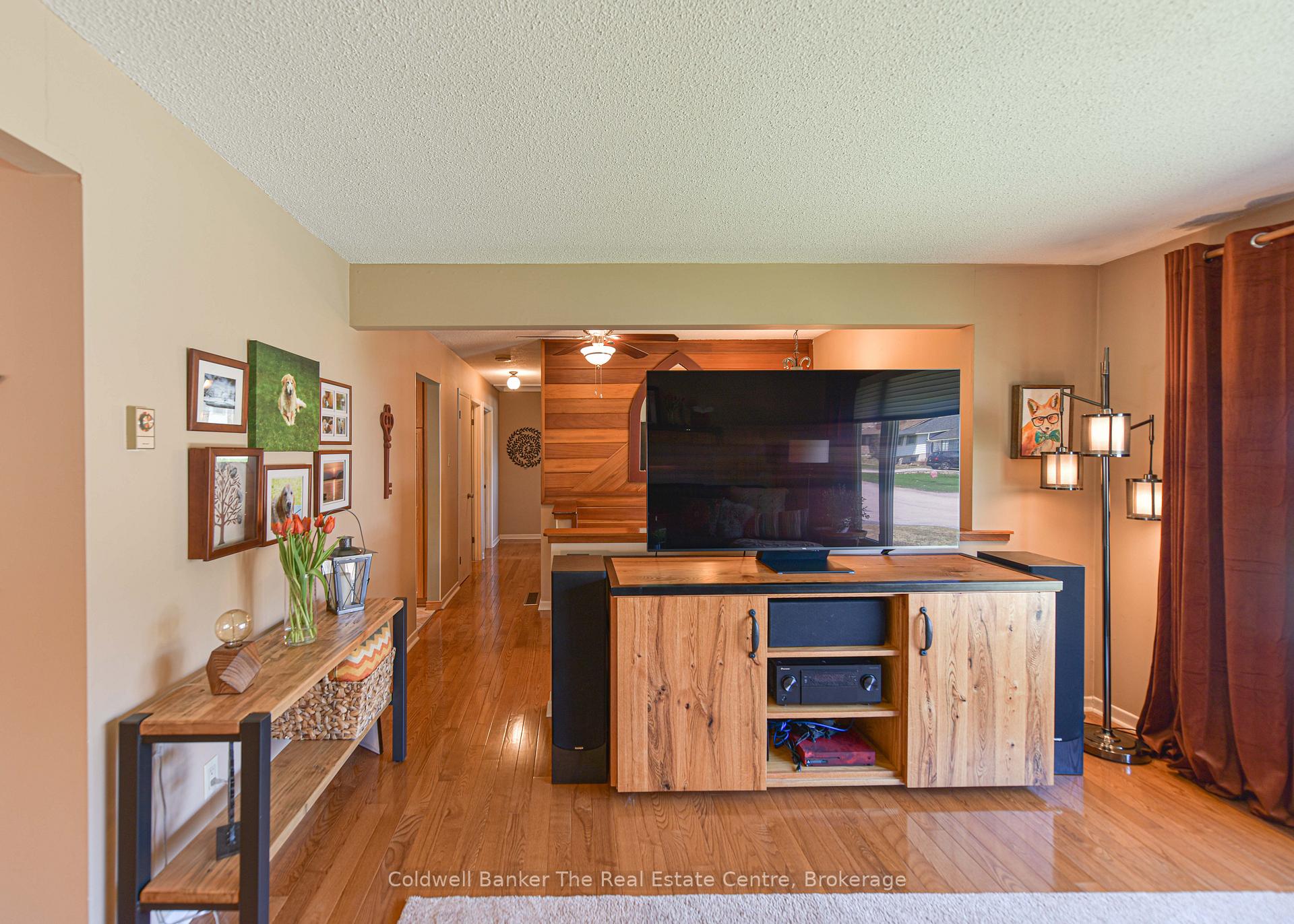 Photo 10 of 130 Oriole Crescent, Gravenhurst, Muskoka (S) — HOMEH