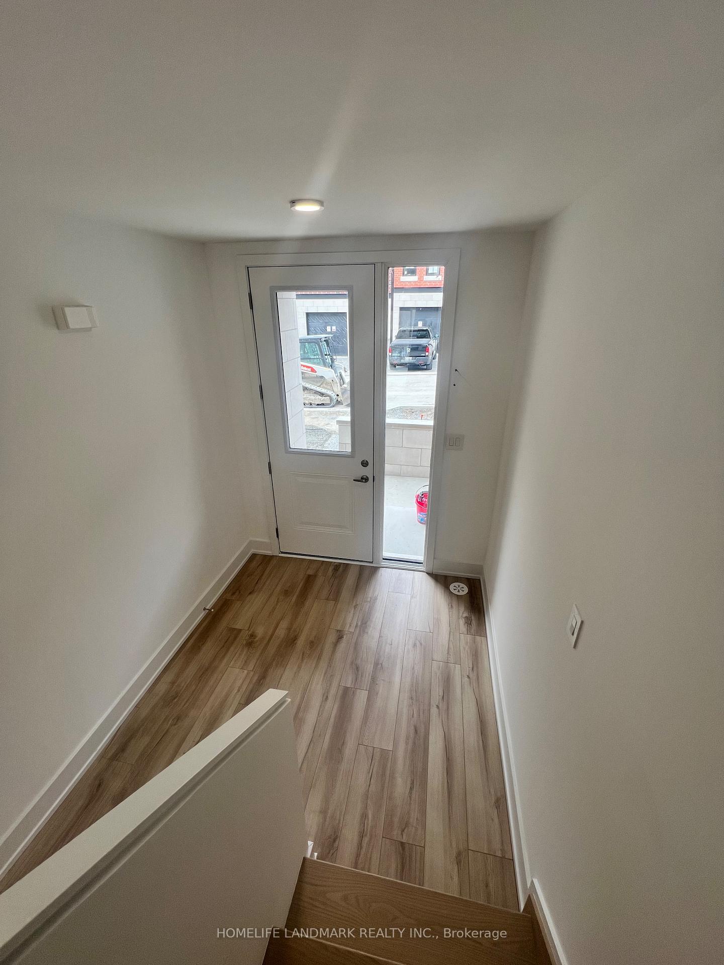 Photo 4 of 15 Chestnut Court, Aurora, Rural Aurora — HOMEH
