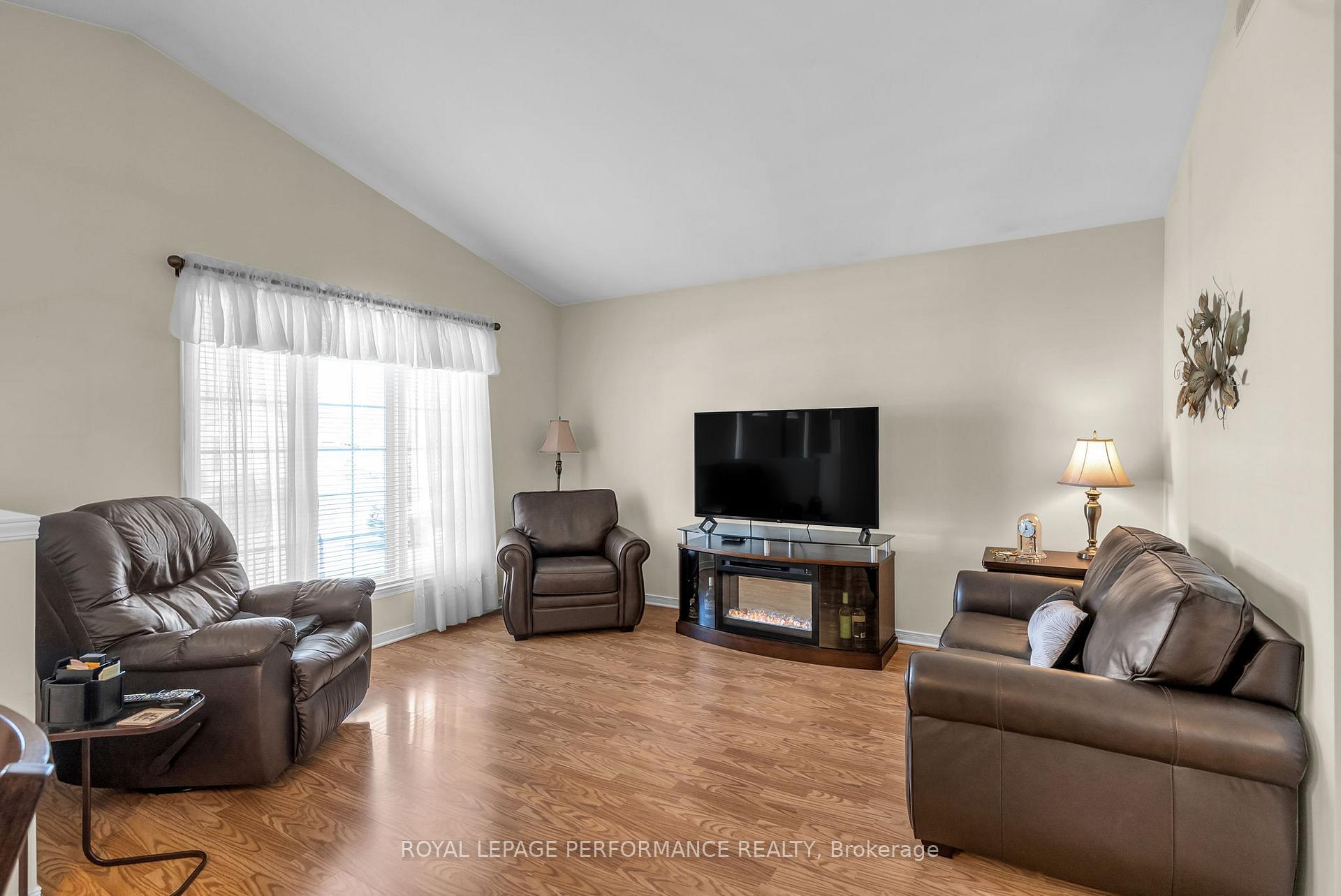 Photo 5 of 1521 Frank Court, Cornwall — HOMEH