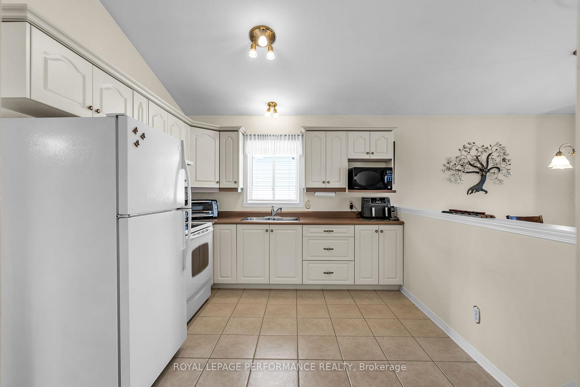 Photo 10 of 1521 Frank Court, Cornwall — HOMEH