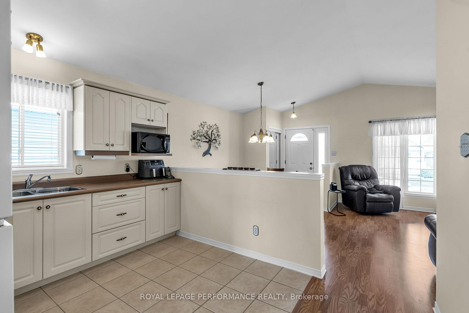 Photo 11 of 1521 Frank Court, Cornwall — HOMEH