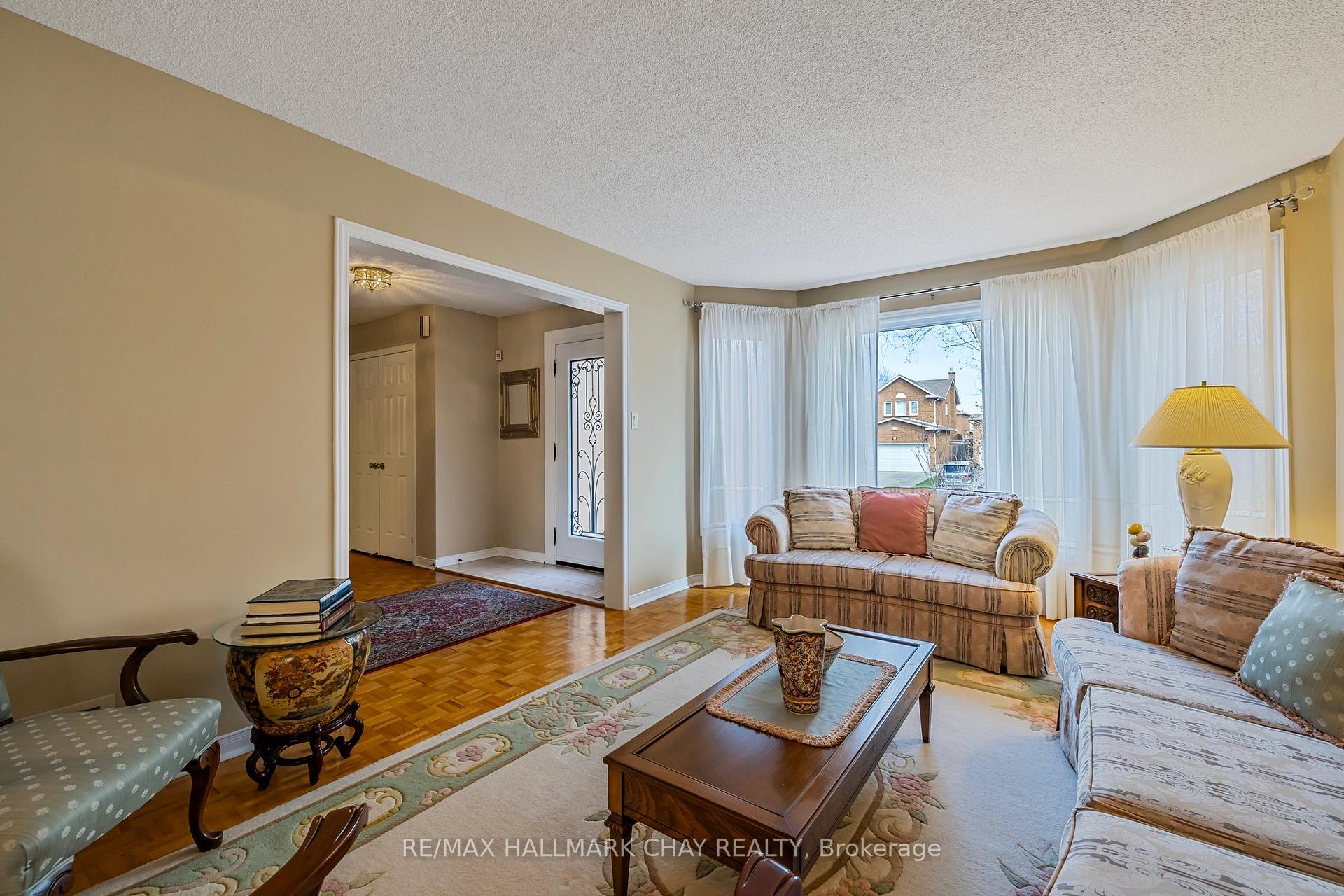 Photo 10 of 21 Wheatley Road, Vaughan, Maple — HOMEH