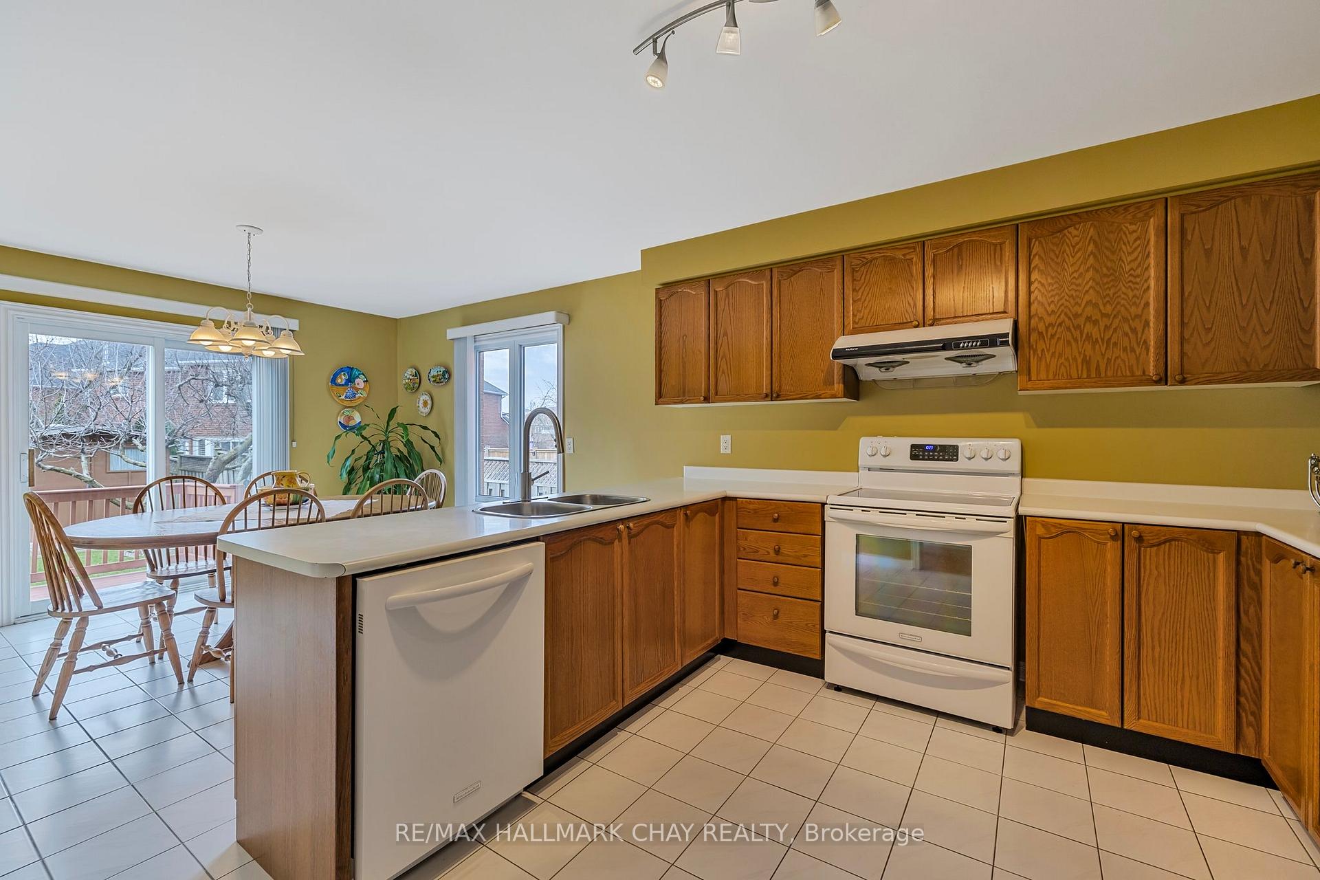 Photo 15 of 21 Wheatley Road, Vaughan, Maple — HOMEH