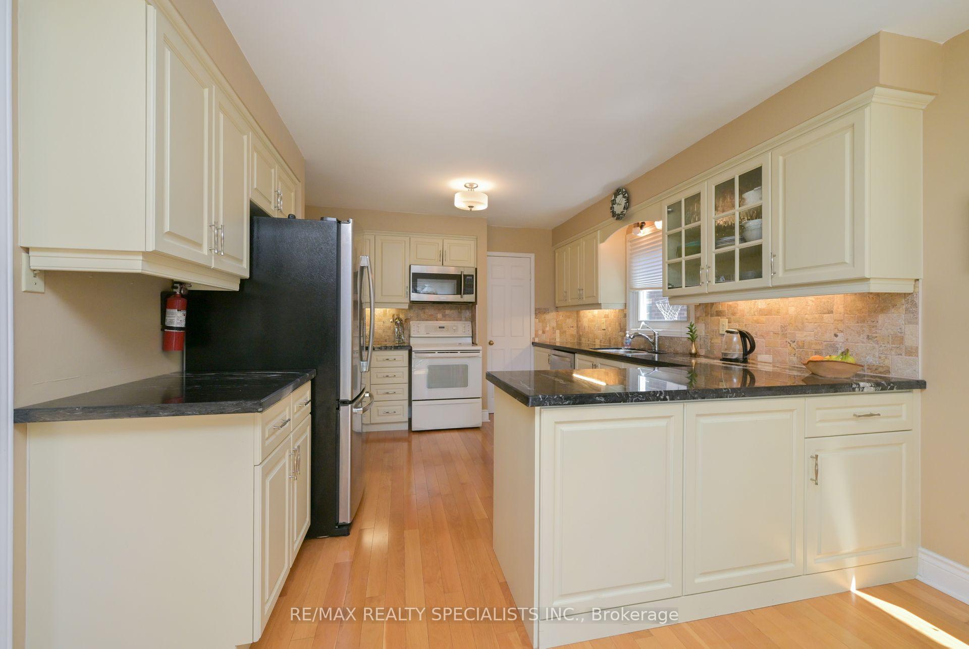 Photo 25 of 6 Lombardy Crescent, Brampton, Queen Street Corridor — HOMEH