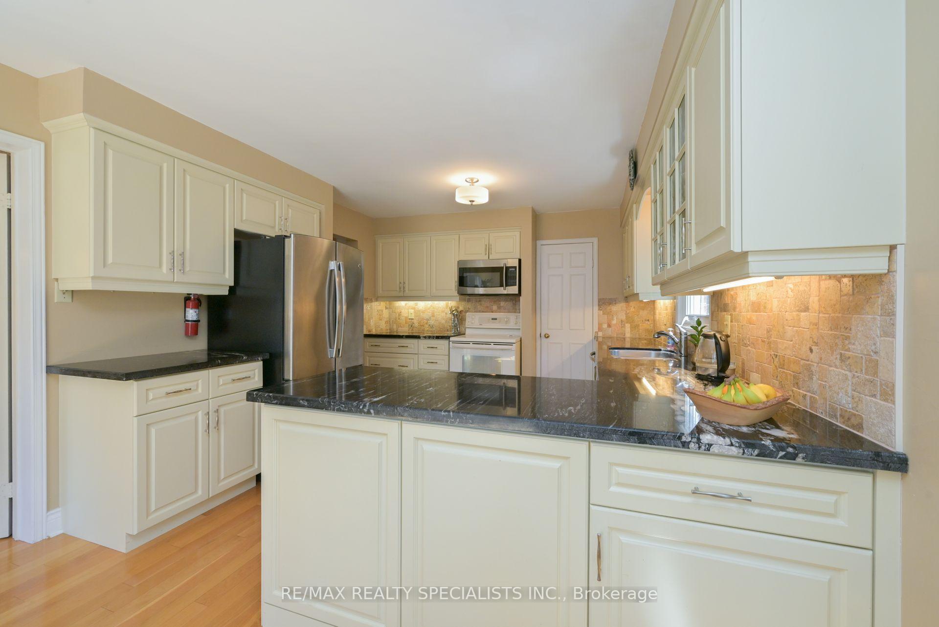 Photo 27 of 6 Lombardy Crescent, Brampton, Queen Street Corridor — HOMEH