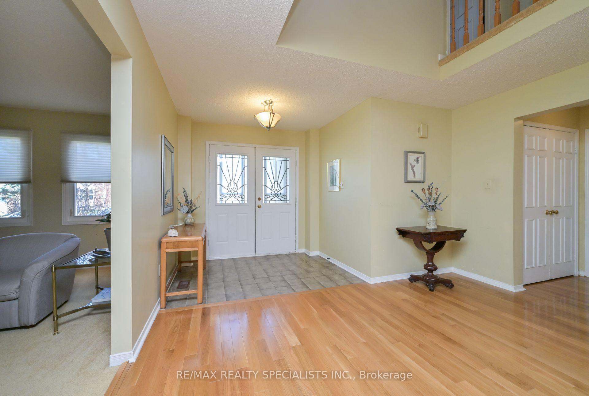 Photo 4 of 6 Lombardy Crescent, Brampton, Queen Street Corridor — HOMEH