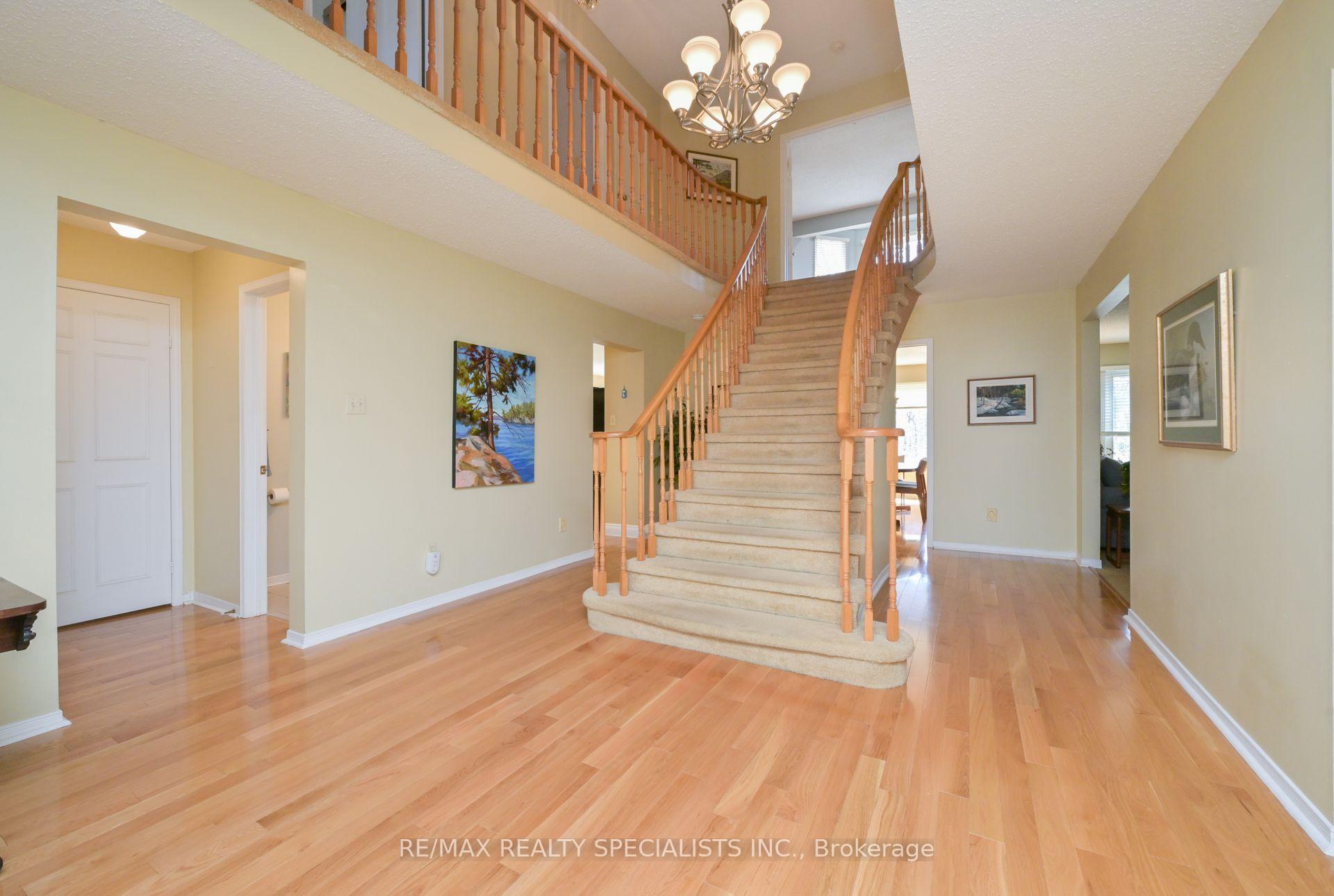 Photo 17 of 6 Lombardy Crescent, Brampton, Queen Street Corridor — HOMEH