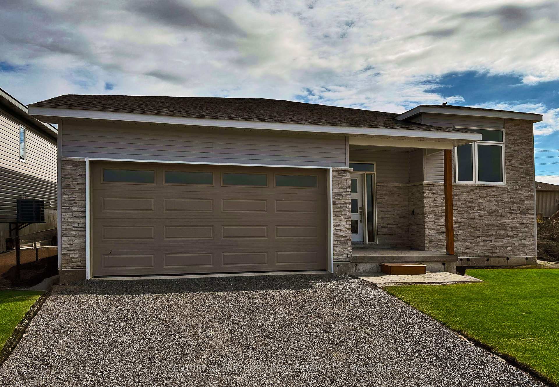 Photo 1 of 44 Summit Crescent, Belleville, Belleville Ward — HOMEH