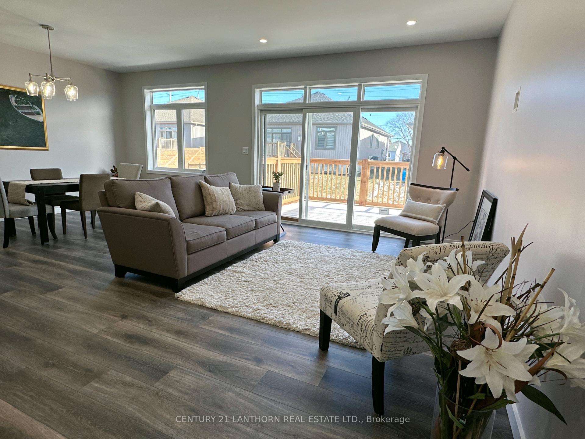 Photo 4 of 44 Summit Crescent, Belleville, Belleville Ward — HOMEH