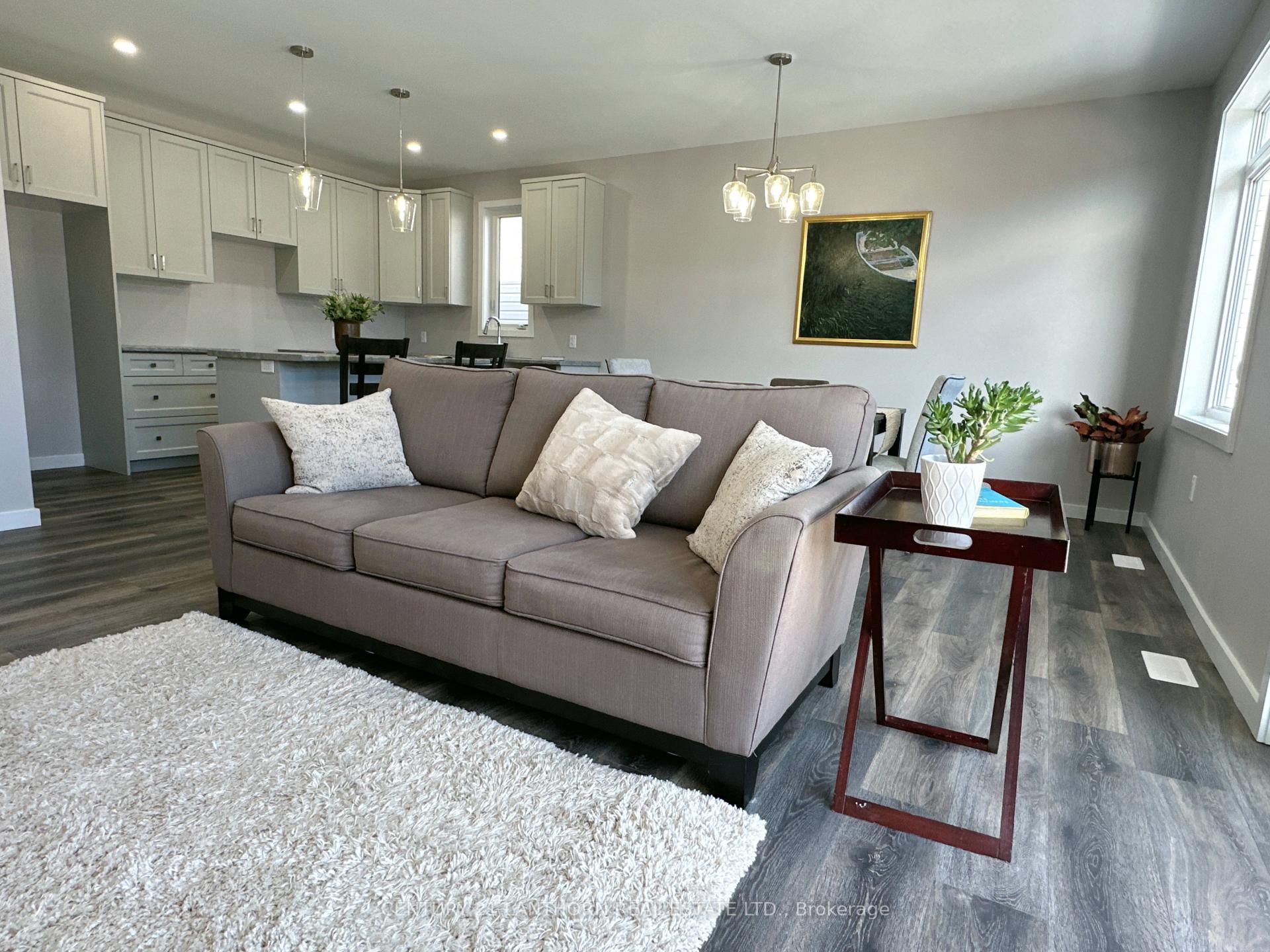 Photo 5 of 44 Summit Crescent, Belleville, Belleville Ward — HOMEH